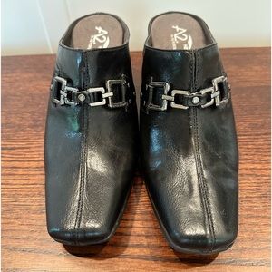 A2 Aerosoles Women’s Black with Buckles Slip On Mules size 9 1/2 New in Box